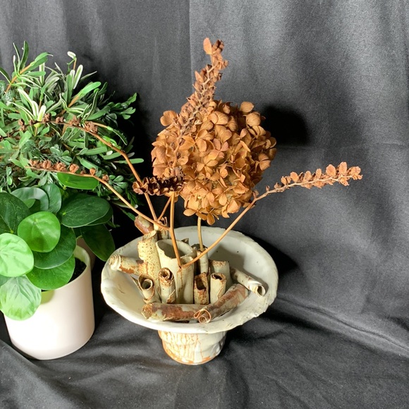 Handmade signed pottery ikebana decorative vase - Picture 12 of 17